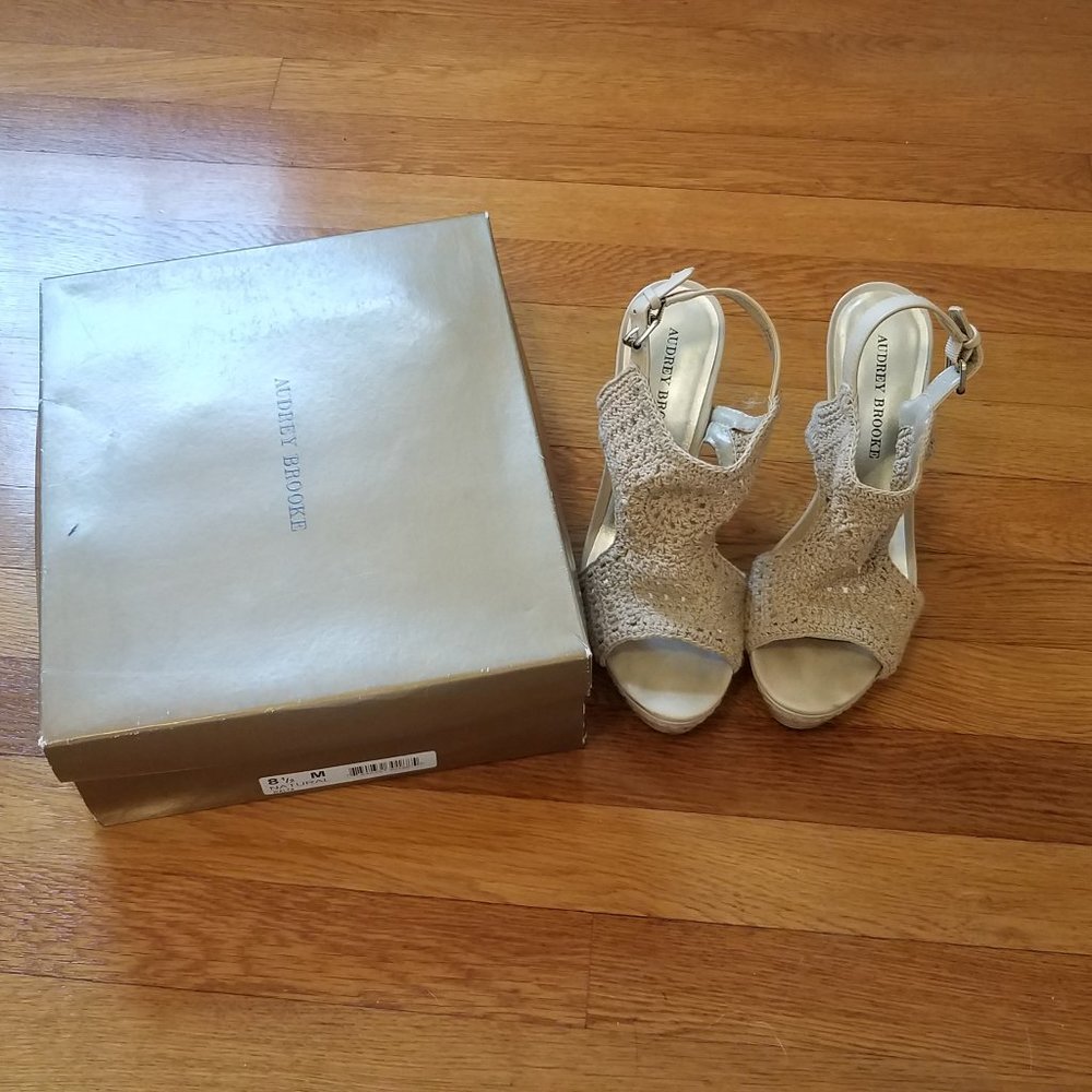Audrey Brooks Wedge Woven Sandals 8.5